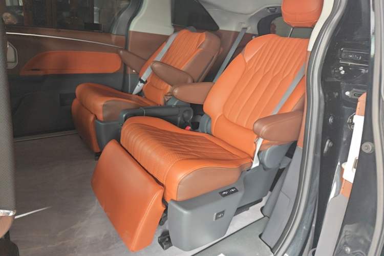 Used Toyota SIENNA 2024 2.5L Hybrid Luxury Edition Left Rear Seat