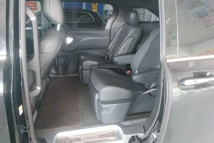 Used Toyota SIENNA 2024 2.5L Hybrid Four-Wheel Drive Prestige Edition Left Rear Seat
