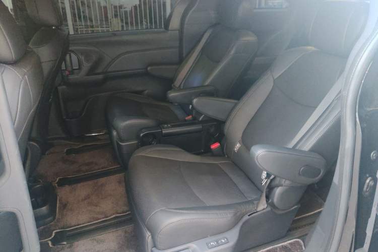 Used Toyota SIENNA 2024 2.5L Hybrid Four-Wheel Drive Prestige Edition Left Rear Seat