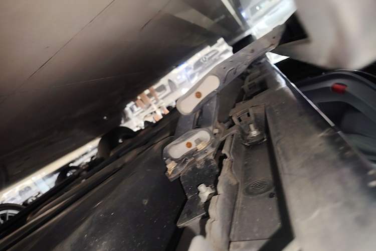 Used Toyota SIENNA 2024 2.5L Hybrid Comfort Edition Left Side Sill