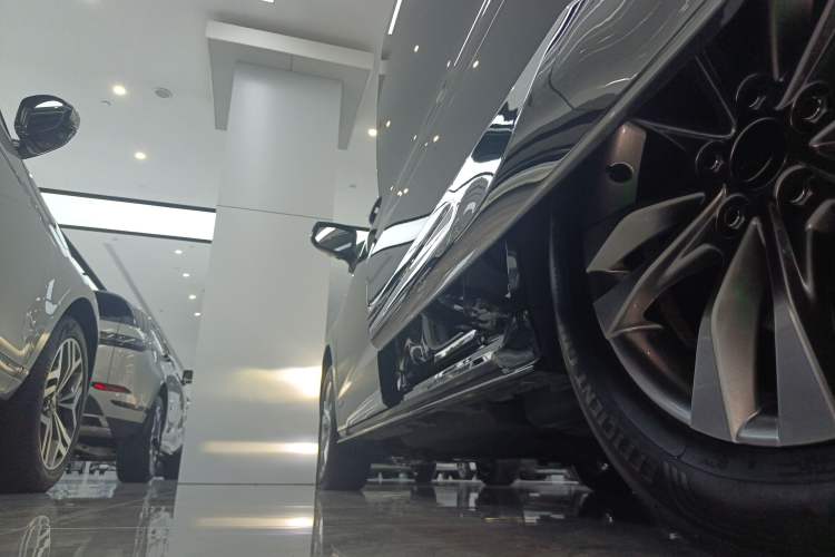 Used Toyota SIENNA 2024 2.5L Hybrid Four-Wheel Drive Prestige Edition Left Side Sill