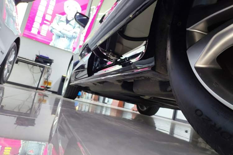 Used Toyota SIENNA 2024 2.5L Hybrid Luxury Edition Left Side Sill