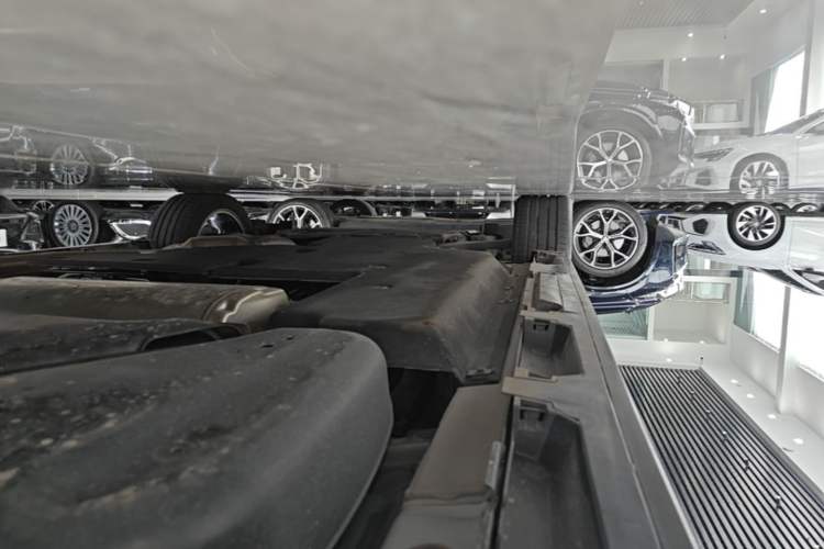 Used Toyota SIENNA 2024 2.5L Hybrid Platinum Edition Left Side Sill