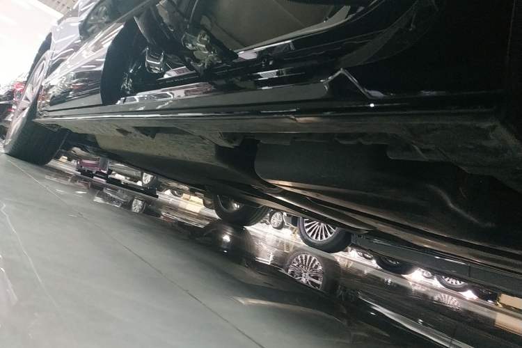 Used Toyota SIENNA 2024 2.5L Hybrid Prestige Deluxe Edition Left Side Sill