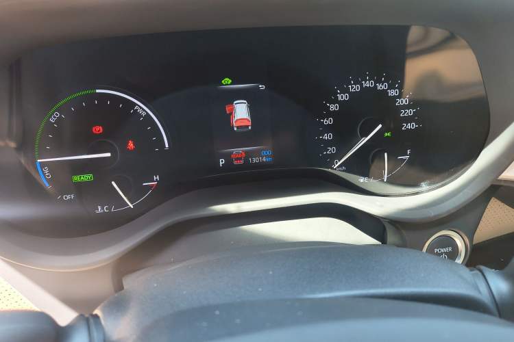 Used Toyota SIENNA 2024 2.5L Hybrid Four-Wheel Drive Prestige Edition Odometer Close Up