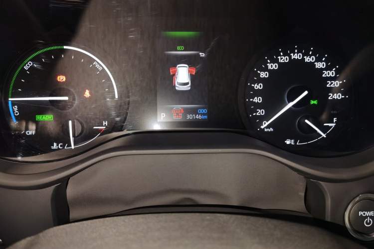 Used Toyota SIENNA 2024 2.5L Hybrid Luxury Edition Odometer Close Up
