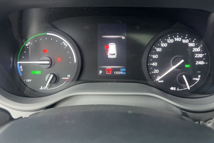 Used Toyota SIENNA 2024 2.5L Hybrid Four-Wheel Drive Prestige Edition Odometer Close Up