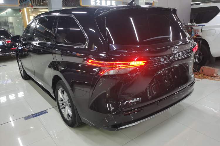 Used Toyota SIENNA 2024 2.5L Hybrid Four-Wheel Drive Prestige Edition Rear Left 45 Deg