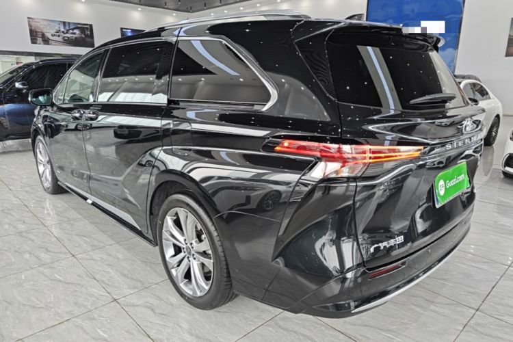 Used Toyota SIENNA 2024 2.5L Hybrid Platinum Edition Rear Left 45 Deg