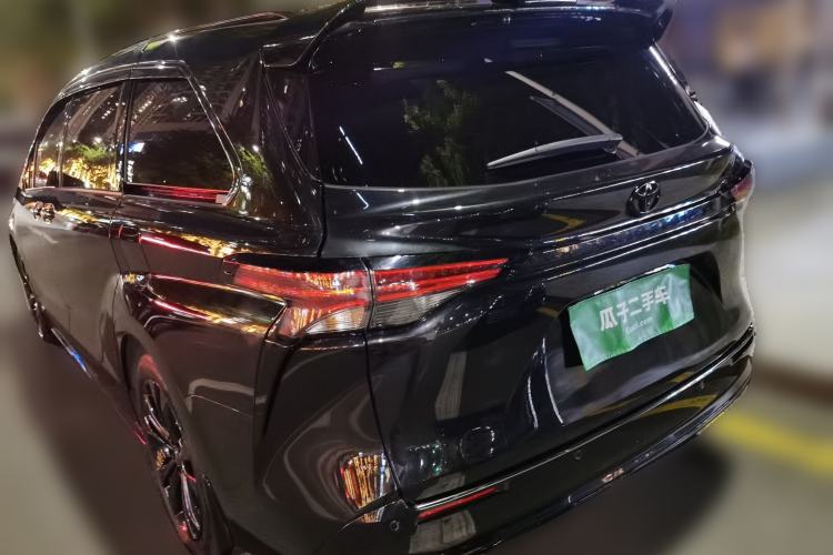 Used Toyota SIENNA 2024 2.5L Hybrid Luxury Edition Rear Left 45 Deg