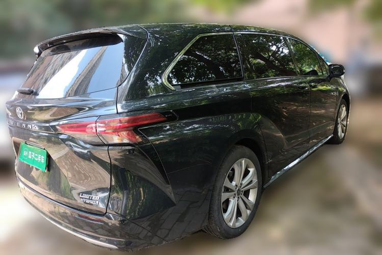 Used Toyota SIENNA 2024 2.5L Hybrid Luxury Edition Rear Right 45 Deg