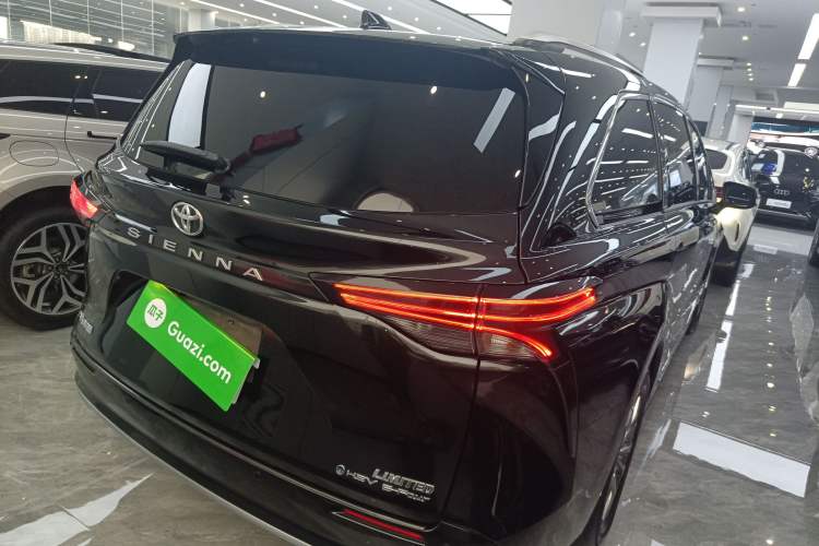 Used Toyota SIENNA 2024 2.5L Hybrid Four-Wheel Drive Prestige Edition Rear Right 45 Deg