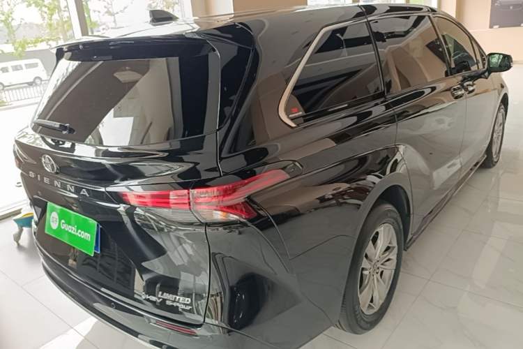 Used Toyota SIENNA 2024 2.5L Hybrid Four-Wheel Drive Prestige Edition Rear Right 45 Deg