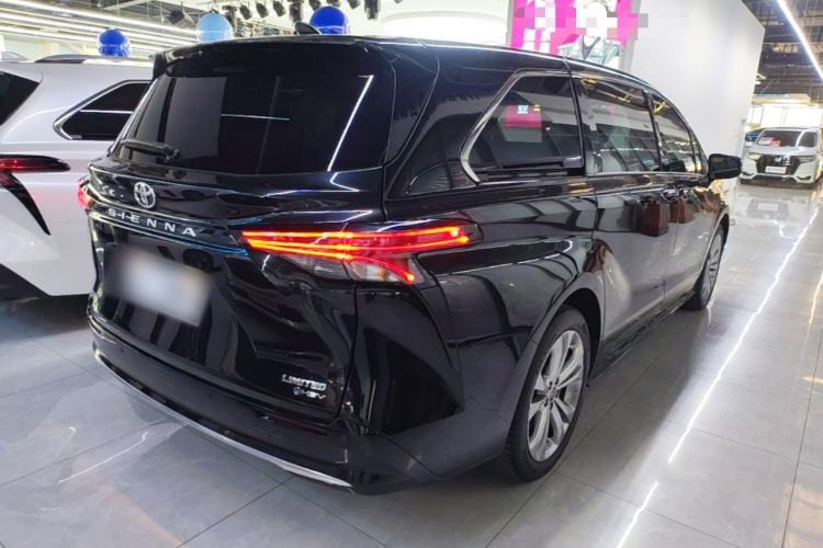Used Toyota SIENNA 2024 2.5L Hybrid Luxury Edition Rear Right 45 Deg