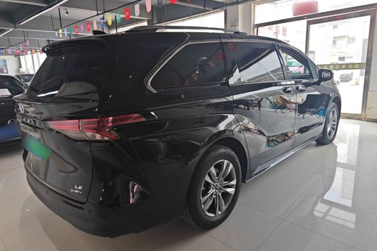 Used Toyota SIENNA 2024 2.5L Hybrid Luxury Edition Rear Right 45 Deg