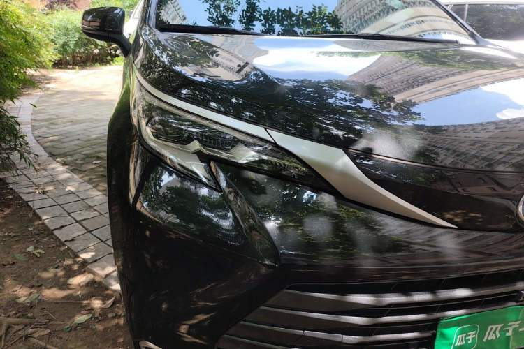 Used Toyota SIENNA 2024 2.5L Hybrid Luxury Edition Right Front Headlight