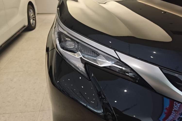 Used Toyota SIENNA 2024 2.5L Hybrid Four-Wheel Drive Prestige Edition Right Front Headlight