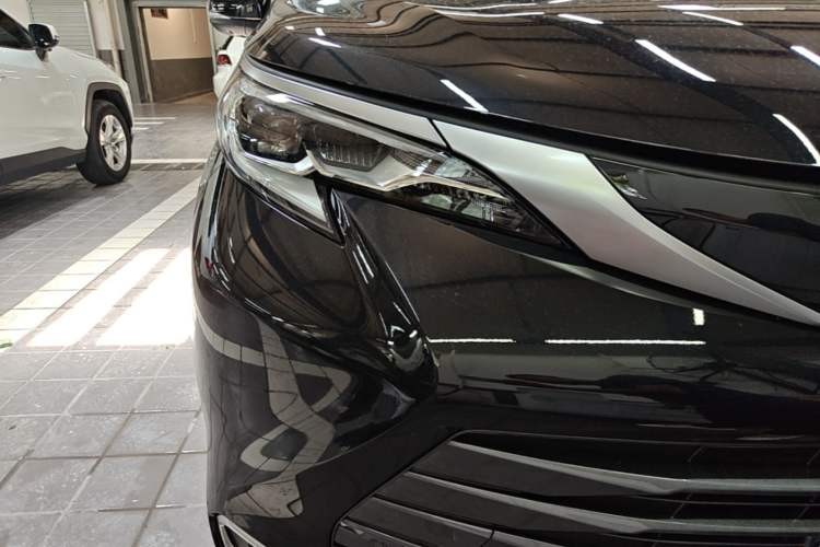 Used Toyota SIENNA 2024 2.5L Hybrid Prestige Deluxe Edition Right Front Headlight