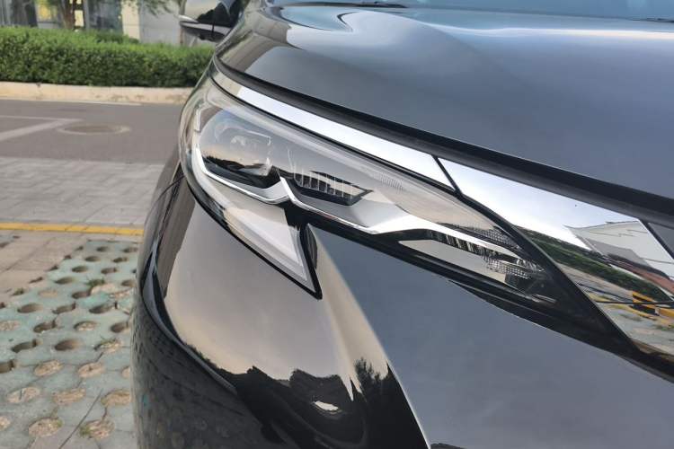 Used Toyota SIENNA 2024 2.5L Hybrid Comfort Edition Right Front Headlight