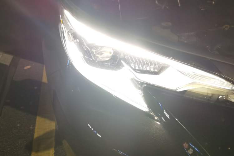 Used Toyota SIENNA 2024 2.5L Hybrid Luxury Edition Right Front Headlight