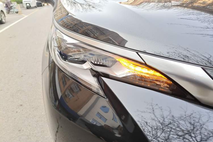 Used Toyota SIENNA 2024 2.5L Hybrid Prestige Deluxe Edition Right Front Headlight