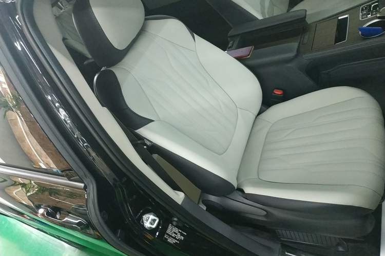 Used Toyota SIENNA 2024 2.5L Hybrid Comfort Edition Right Front Seat