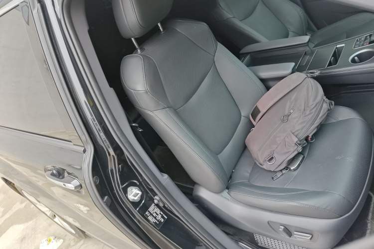 Used Toyota SIENNA 2024 2.5L Hybrid Luxury Edition Right Front Seat