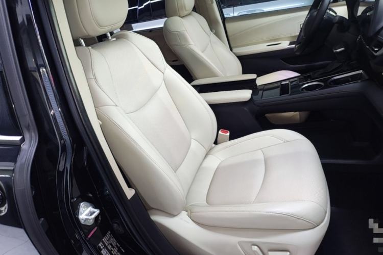 Used Toyota SIENNA 2024 2.5L Hybrid Luxury Edition Right Front Seat