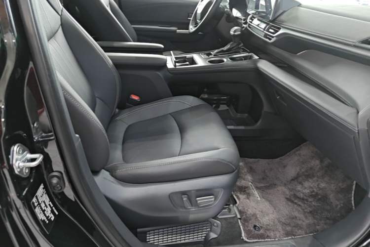 Used Toyota SIENNA 2024 2.5L Hybrid Platinum Edition Right Front Seat