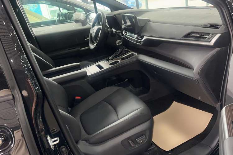 Used Toyota SIENNA 2024 2.5L Hybrid Four-Wheel Drive Luxury Edition Right Front Seat