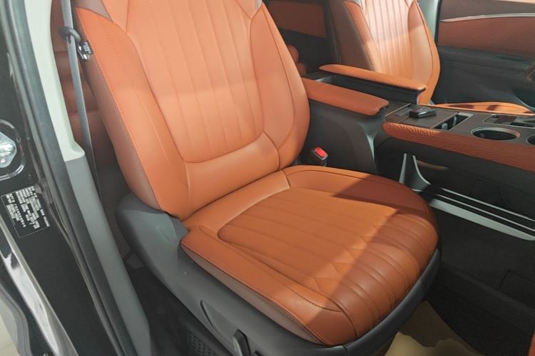 Used Toyota SIENNA 2024 2.5L Hybrid Luxury Edition Right Front Seat
