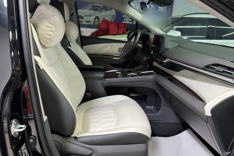 Used Toyota SIENNA 2024 2.5L Hybrid Comfort Edition Right Front Seat