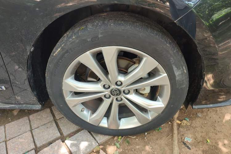 Used Toyota SIENNA 2024 2.5L Hybrid Luxury Edition Right Front Wheel Hub