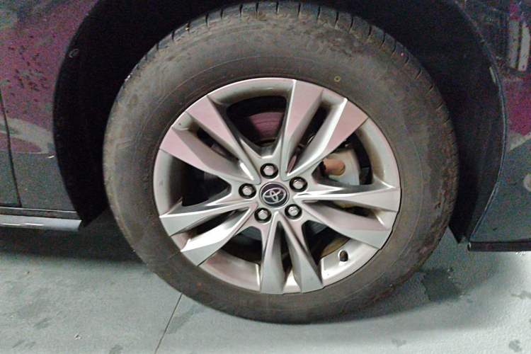 Used Toyota SIENNA 2024 2.5L Hybrid Four-Wheel Drive Prestige Edition Right Front Wheel Hub