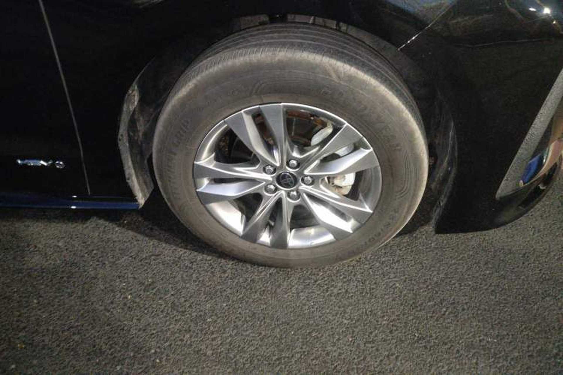 Used Toyota SIENNA  Right Front Wheel Hub
