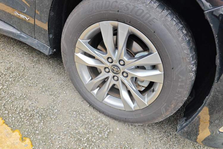 Used Toyota SIENNA 2024 2.5L Hybrid Comfort Edition Right Front Wheel Hub