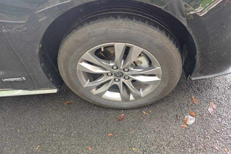 Used Toyota SIENNA 2024 2.5L Hybrid Comfort Edition Right Front Wheel Hub