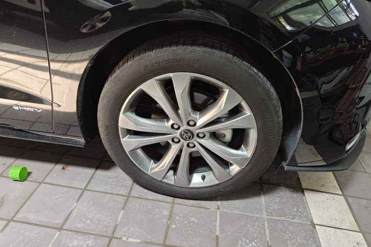 Used Toyota SIENNA 2024 2.5L Hybrid Prestige Deluxe Edition Right Front Wheel Hub