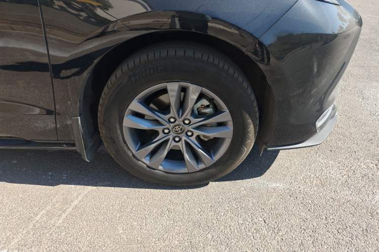 Used Toyota SIENNA 2024 2.5L Hybrid Four-Wheel Drive Prestige Edition Right Front Wheel Hub