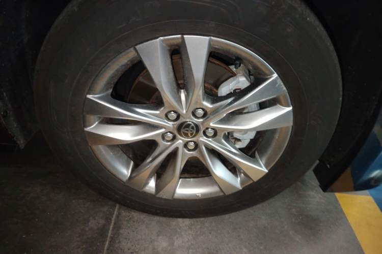 Used Toyota SIENNA 2024 2.5L Hybrid Four-Wheel Drive Prestige Edition Right Front Wheel Hub