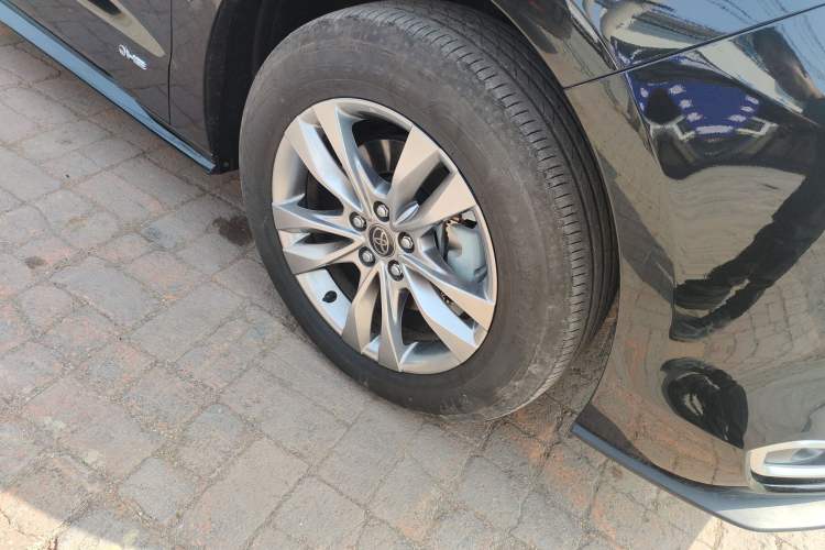 Used Toyota SIENNA 2024 2.5L Hybrid Four-Wheel Drive Prestige Edition Right Front Wheel Hub