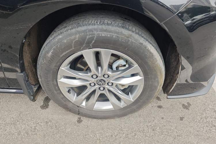 Used Toyota SIENNA 2024 2.5L Hybrid Four-Wheel Drive Prestige Edition Right Front Wheel Hub