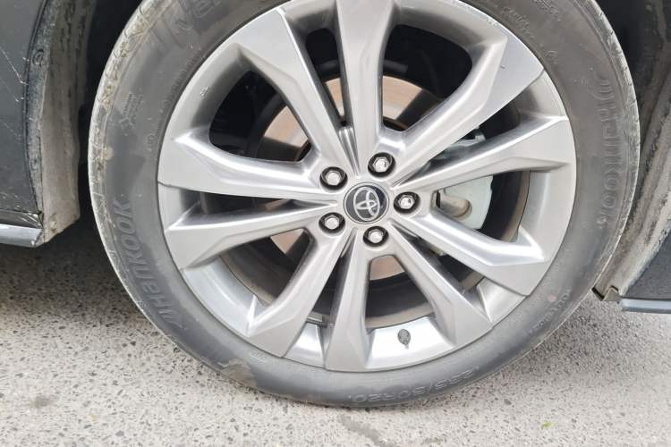 Used Toyota SIENNA 2024 2.5L Hybrid Prestige Deluxe Edition Right Front Wheel Hub