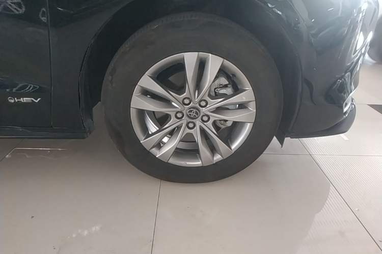 Used Toyota SIENNA 2024 2.5L Hybrid Four-Wheel Drive Prestige Edition Right Front Wheel Hub