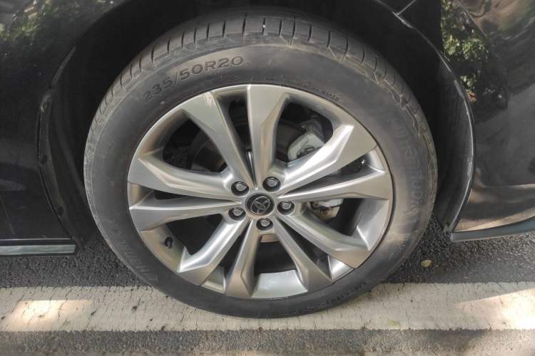 Used Toyota SIENNA 2024 2.5L Hybrid Prestige Deluxe Edition Right Front Wheel Hub