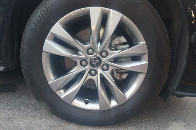 Used Toyota SIENNA 2024 2.5L Hybrid Four-Wheel Drive Prestige Edition Right Front Wheel Hub