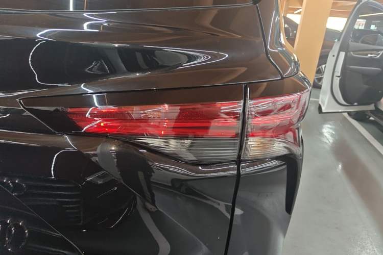 Used Toyota SIENNA 2024 2.5L Hybrid Comfort Edition Right Rear Taillight