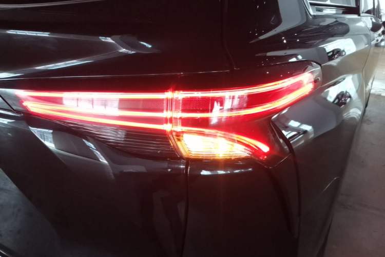 Used Toyota SIENNA 2024 2.5L Hybrid Four-Wheel Drive Prestige Edition Right Rear Taillight