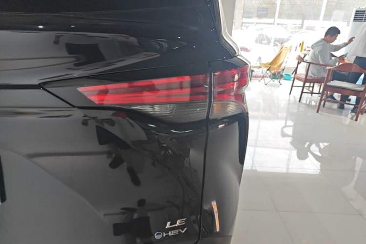 Used Toyota SIENNA 2024 2.5L Hybrid Luxury Edition Right Rear Taillight