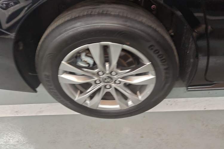 Used Toyota SIENNA 2024 2.5L Hybrid Comfort Edition Right Rear Wheel Hub